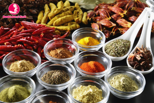 7 Bumbu Alami Pengganti Garam untuk MPASI yang Gurih dan Sehat